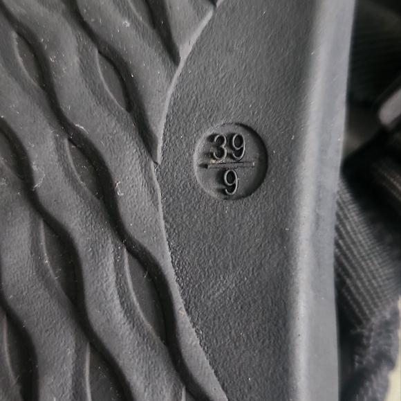 Black strapped sandals - Picture 8 of 9